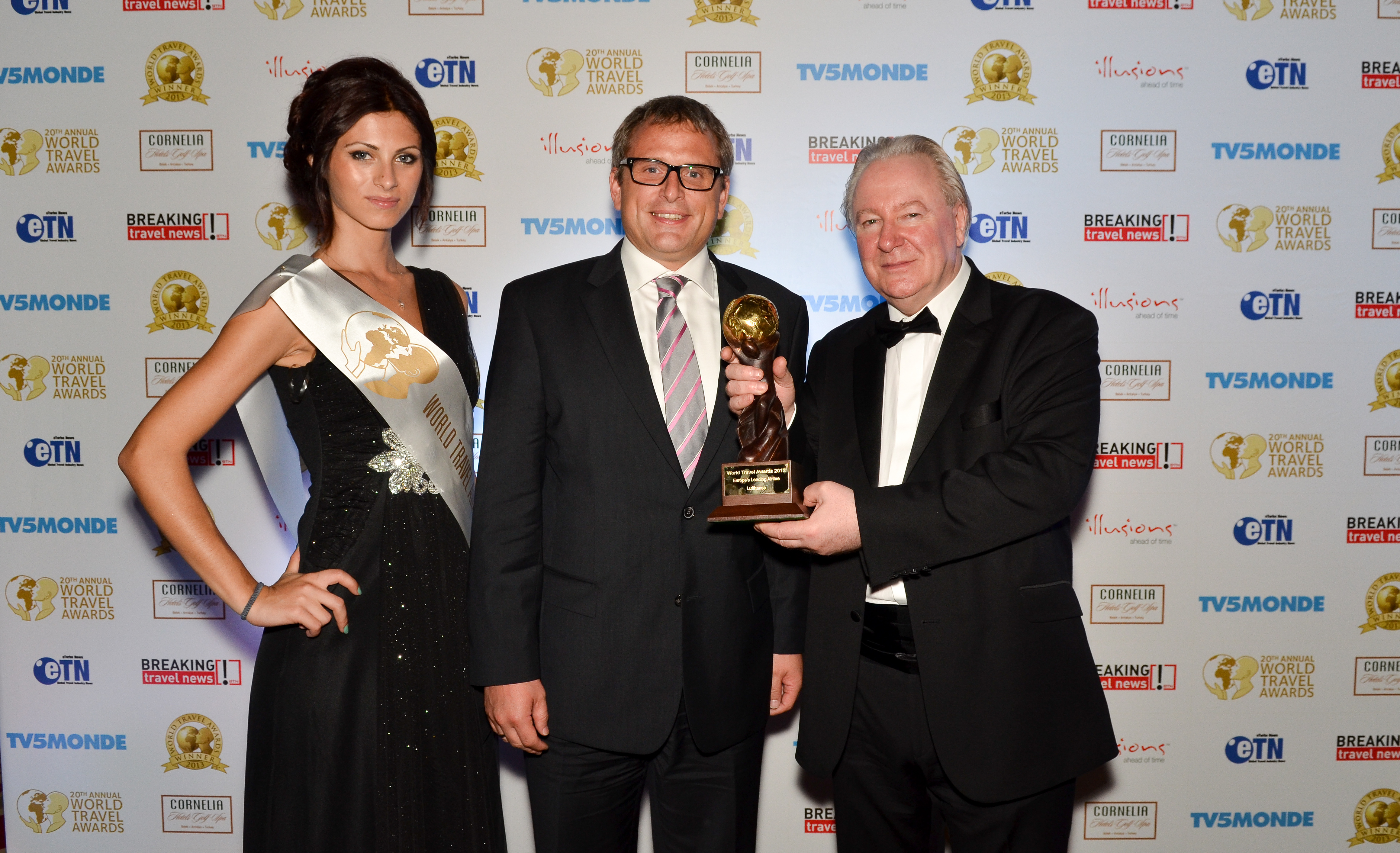 Graham E. Cooke, President and Founder, World Travel Awards (on the right) celebrates the award handover with Lufthansa’s General Manager Turkey, Stefan Loecherbach.
