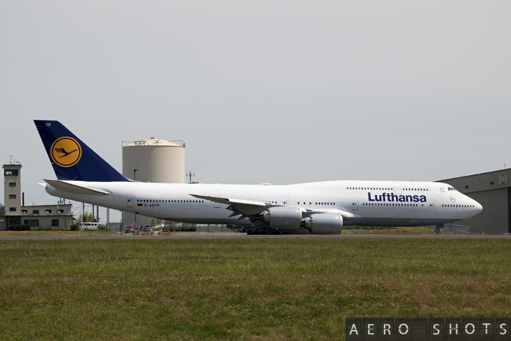 Lufthansa_D-ABYP_747-8i_Paine_PAE_5