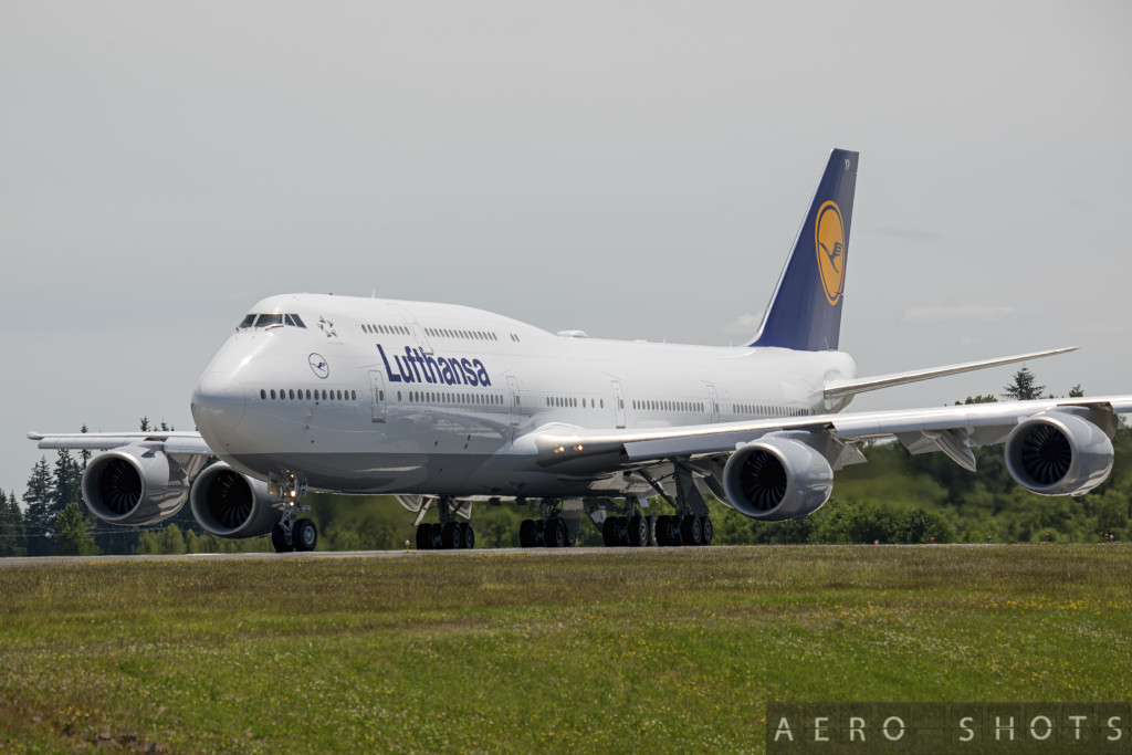 Lufthansa_D-ABYP_747-8i_Paine_PAE_8
