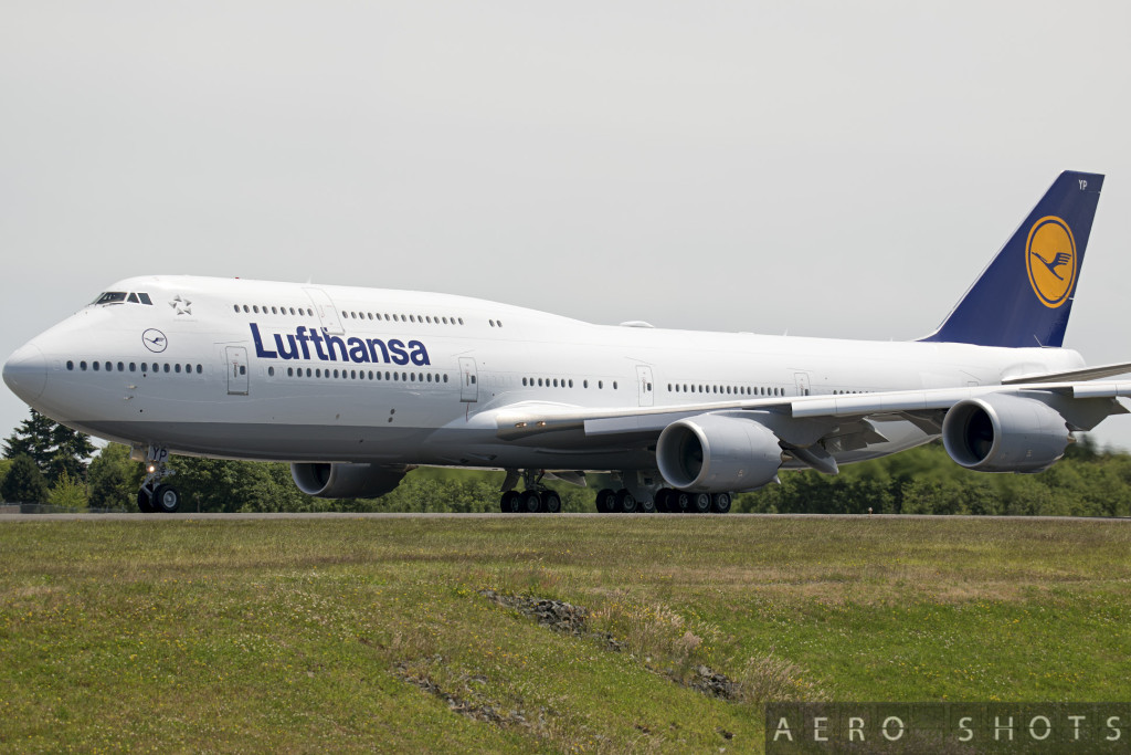 Lufthansa_D-ABYP_747-8i_Paine_PAE_9