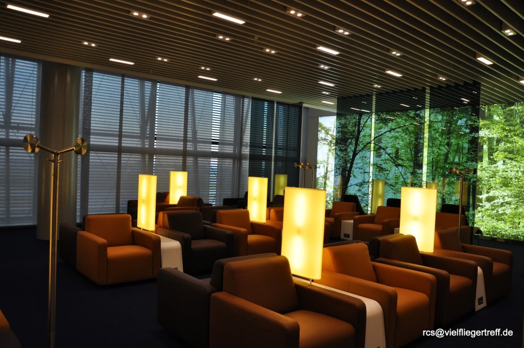 Sneak Peek Inside LUFTHANSA’s NEW Senator & Business Lounge in London Heathrow’s New Queen’s