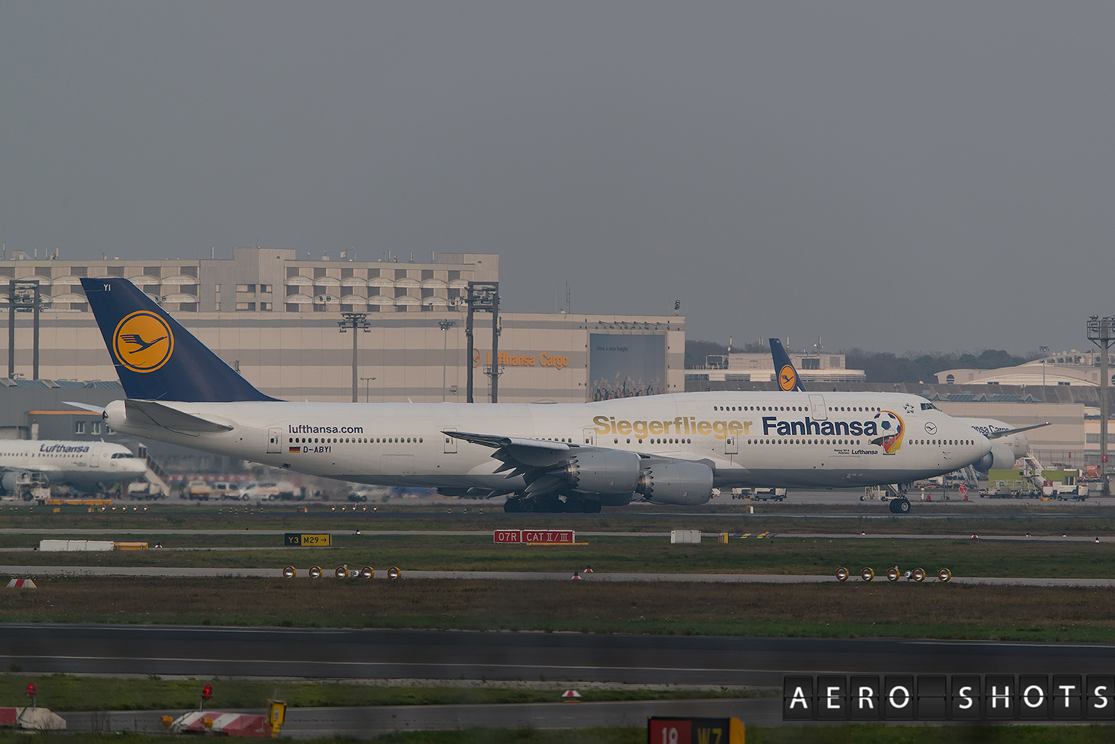 Lufthansa_747-8i_LH_D-ABYI_SiegerFlieger_Fanhansa_Frankfurt_FRA