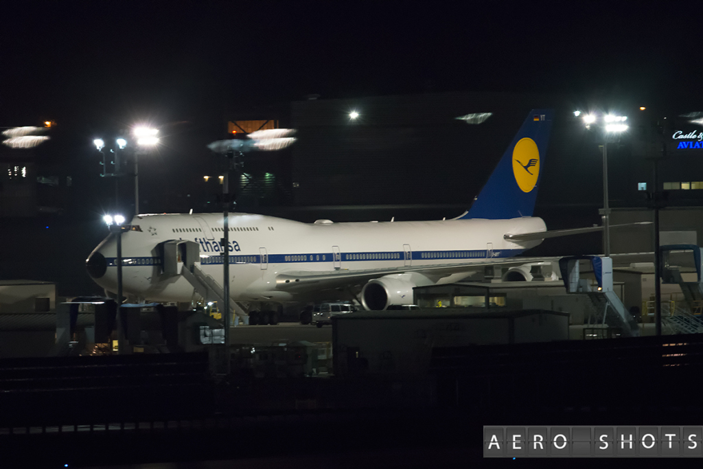 D-ABYT under the lights at Paine Field