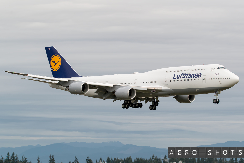 Lufthansa_LH_747-8i_D-ABYS_Paine_PAE_7