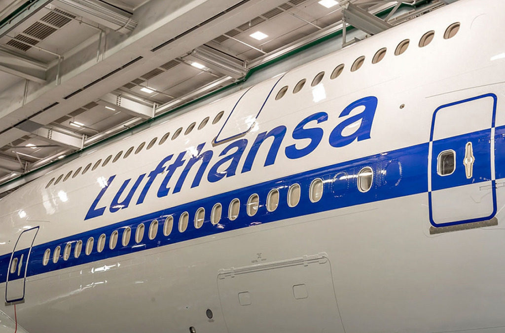 First Look At LUFTHANSA’s Retro Livery 747-8i – D-ABYT