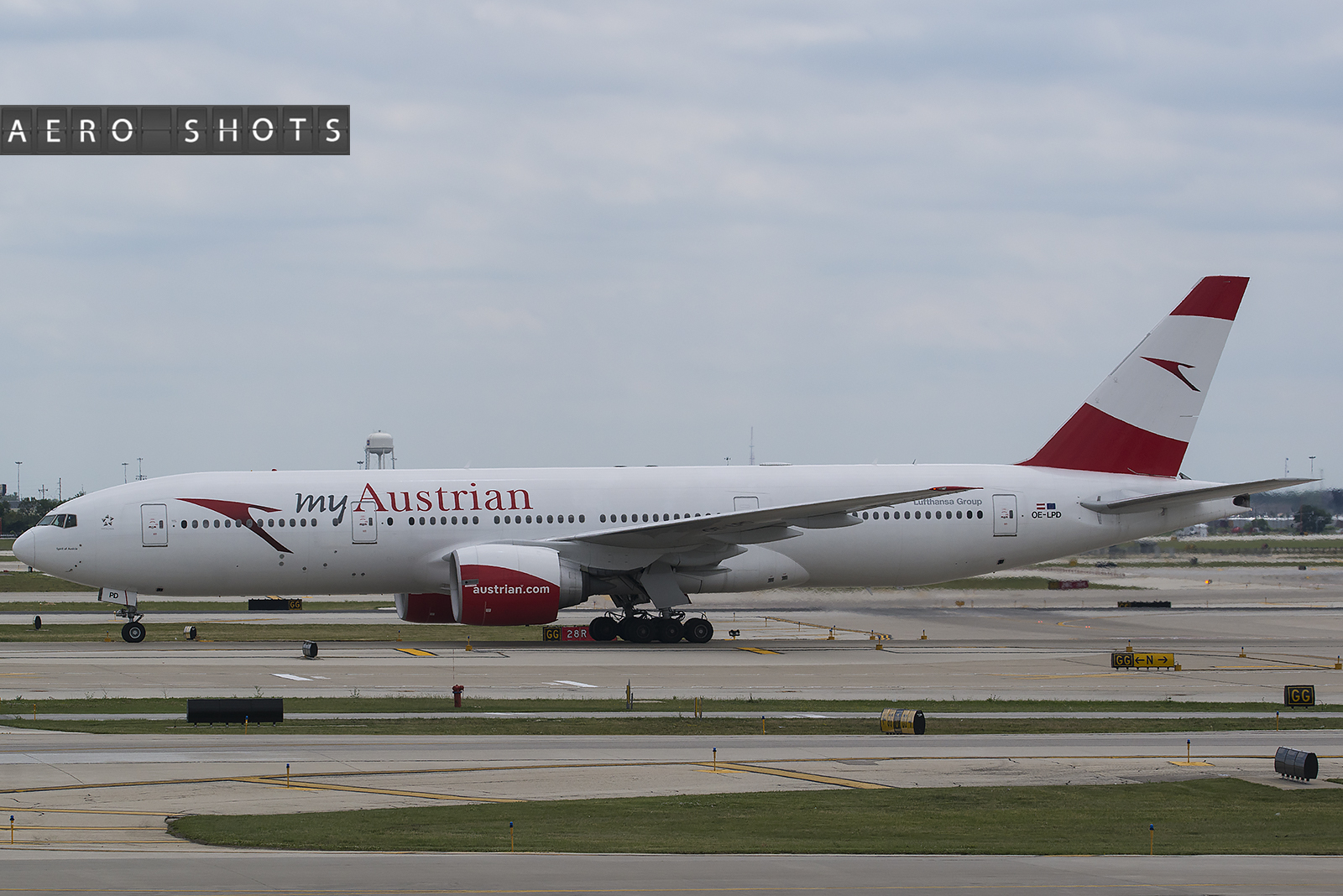 Sporting the refreshed Austrian livery, their 777 arrives from Vienna