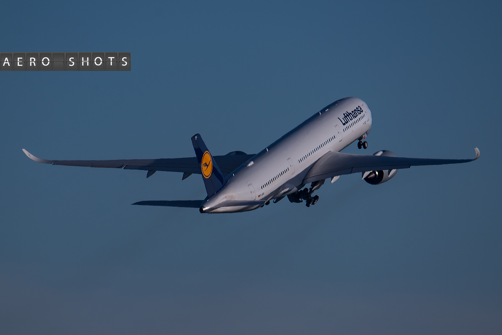 Lufthansa_A350_D-AIXA_Munich_MUC_11